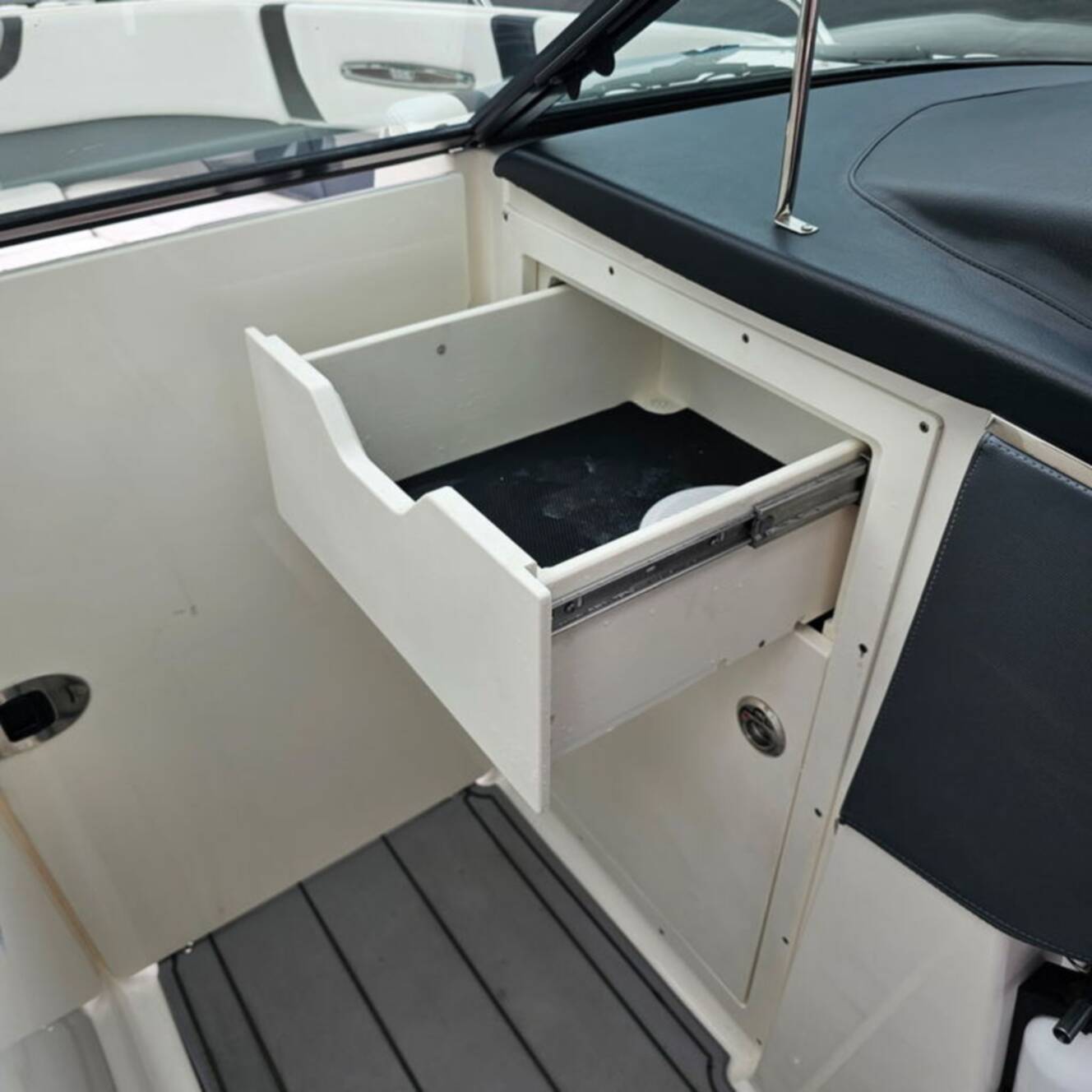 A photo of this 2021 Chaparral 307 SSX