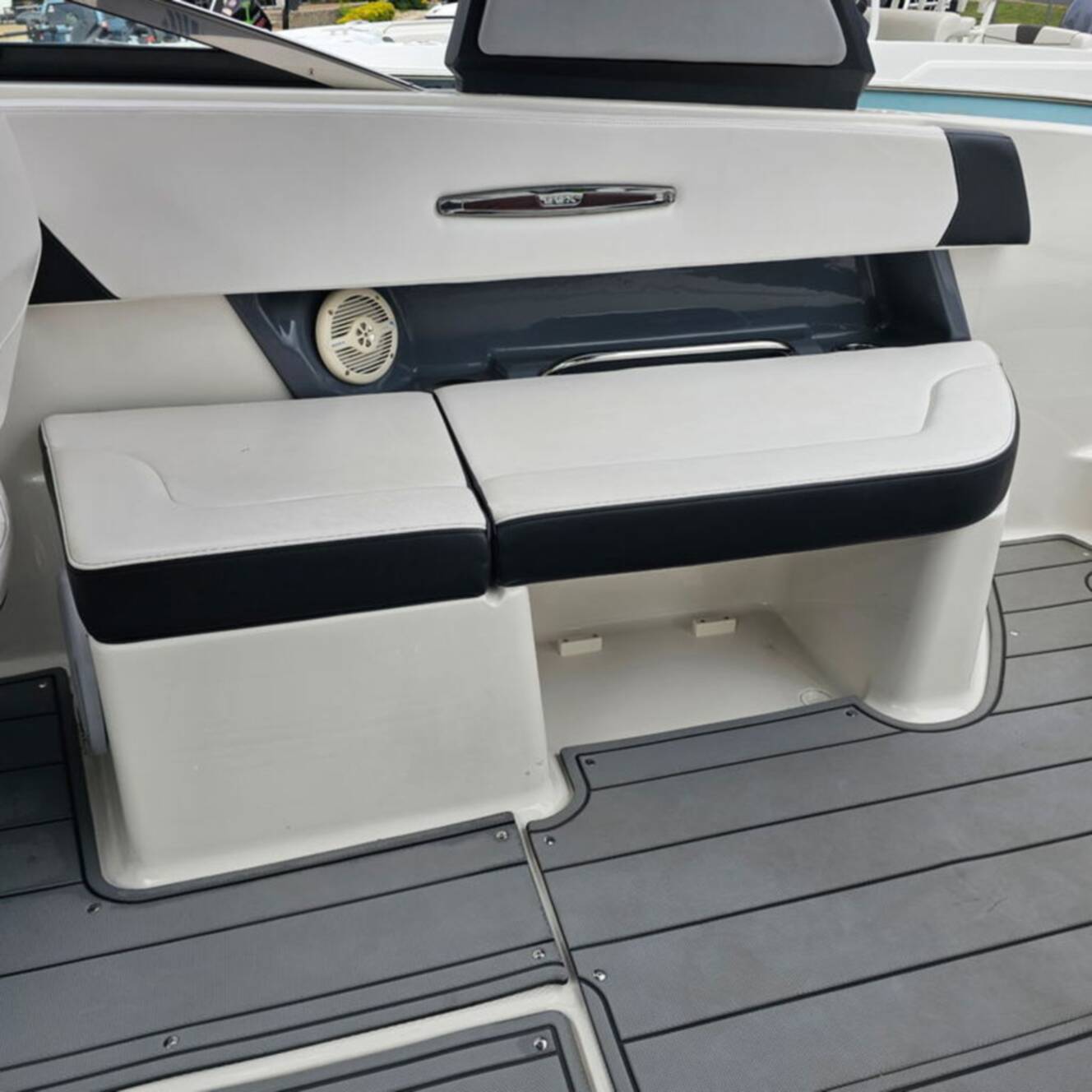 A photo of this 2021 Chaparral 307 SSX