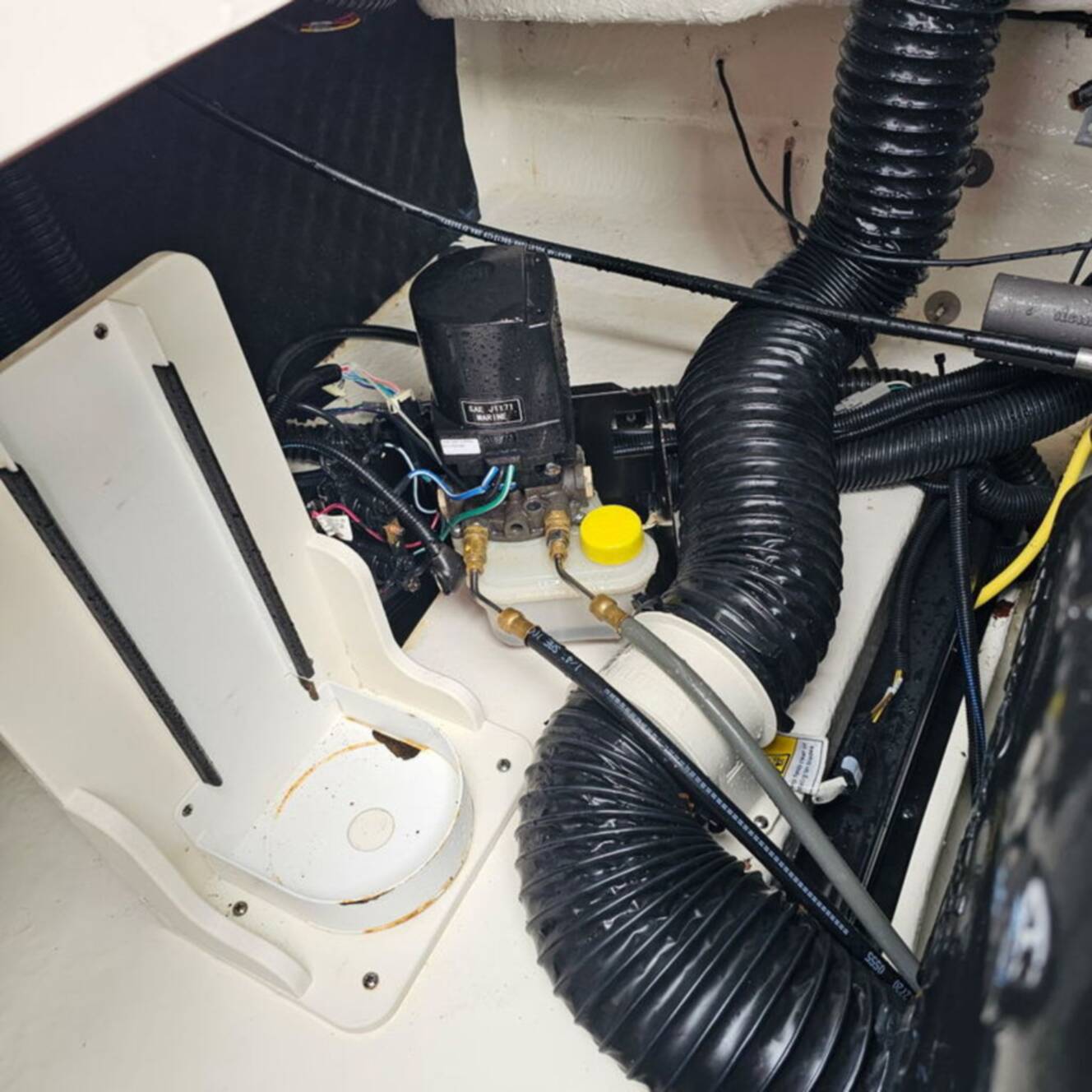 A photo of this 2021 Chaparral 307 SSX