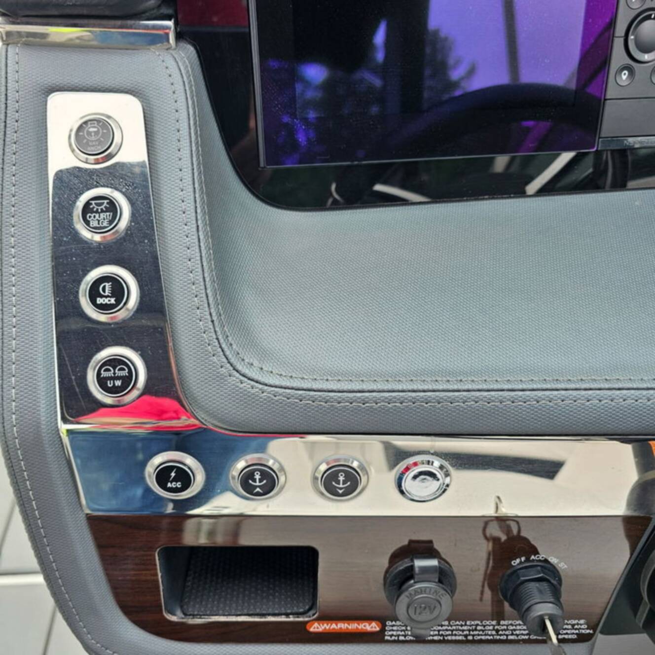 A photo of this 2021 Chaparral 307 SSX