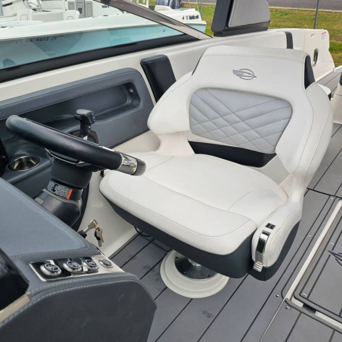 A photo of this 2021 Chaparral 307 SSX