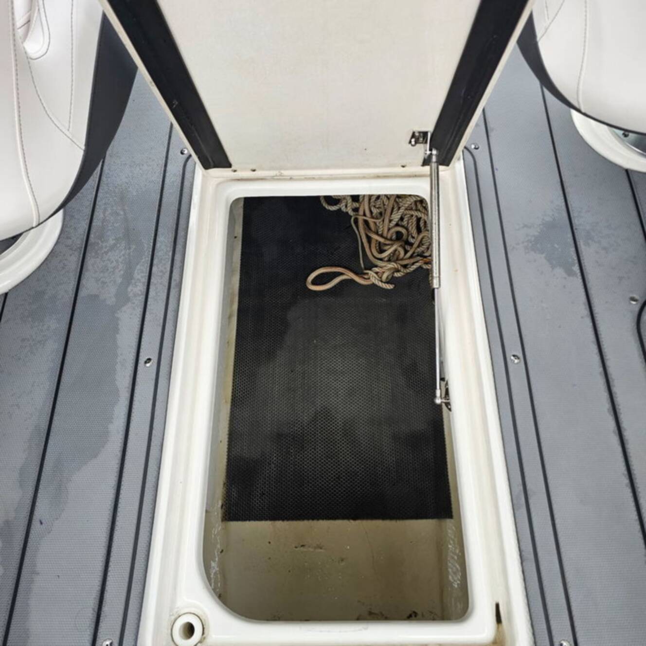 A photo of this 2021 Chaparral 307 SSX