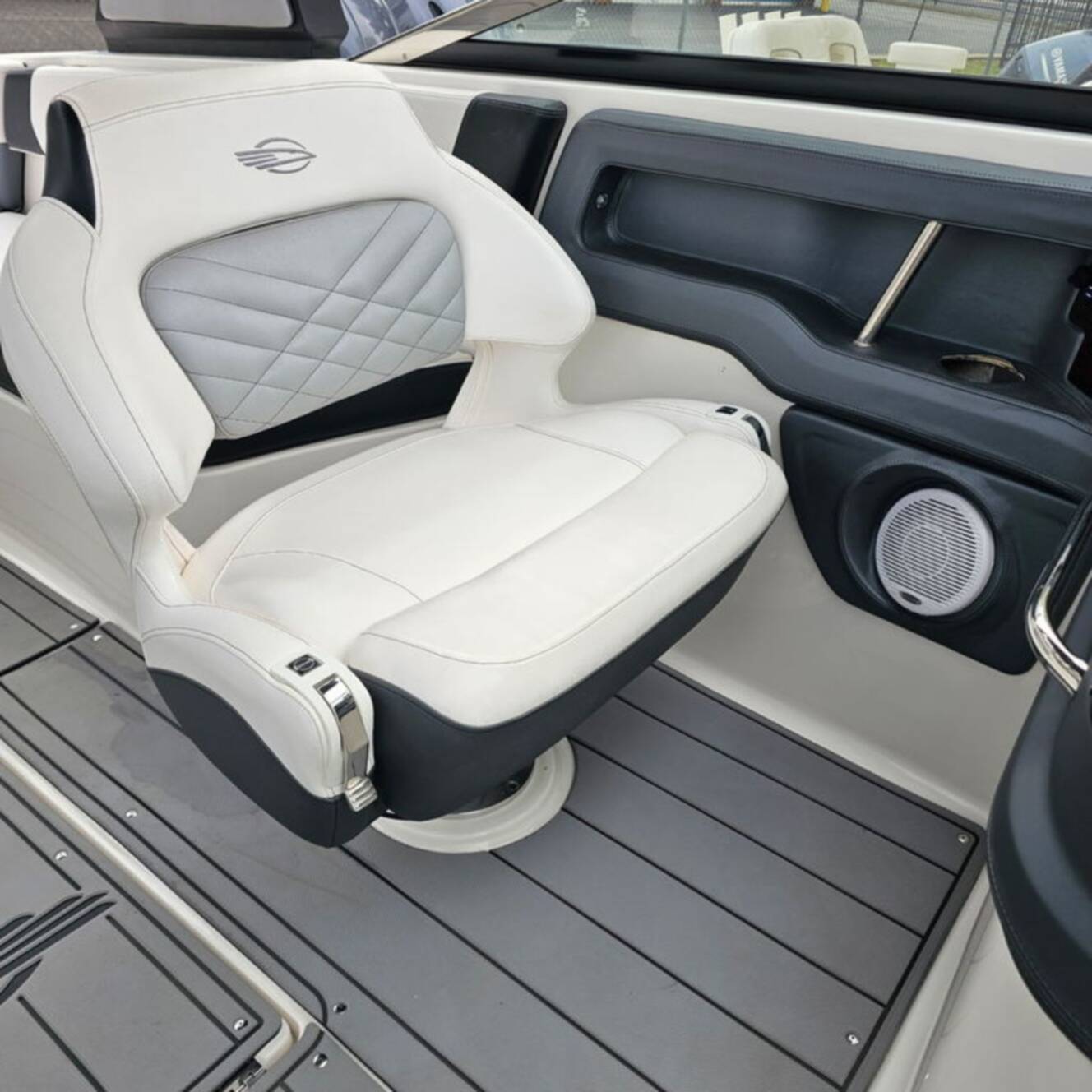 A photo of this 2021 Chaparral 307 SSX