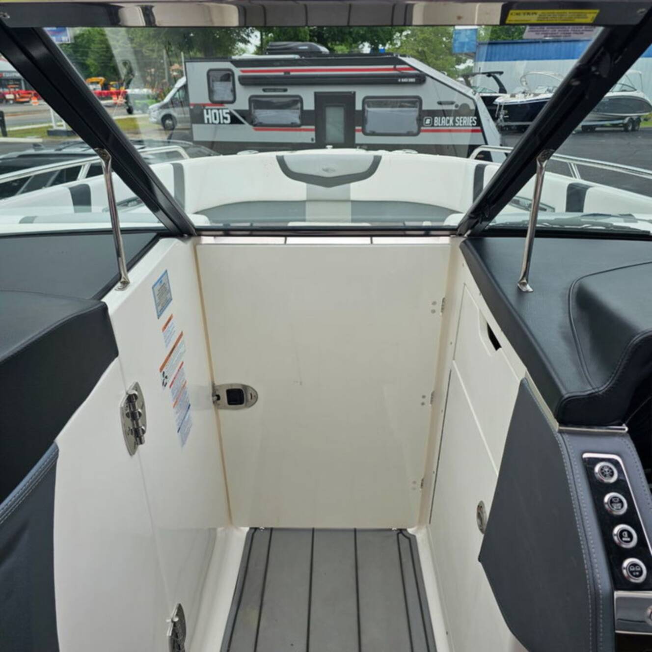 A photo of this 2021 Chaparral 307 SSX