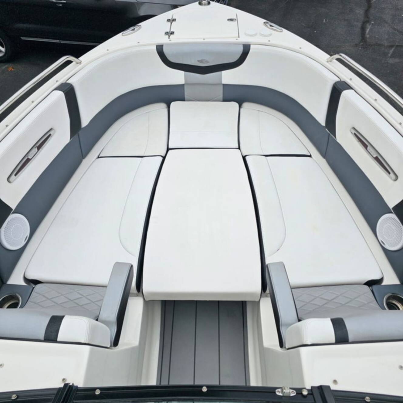 A photo of this 2021 Chaparral 307 SSX