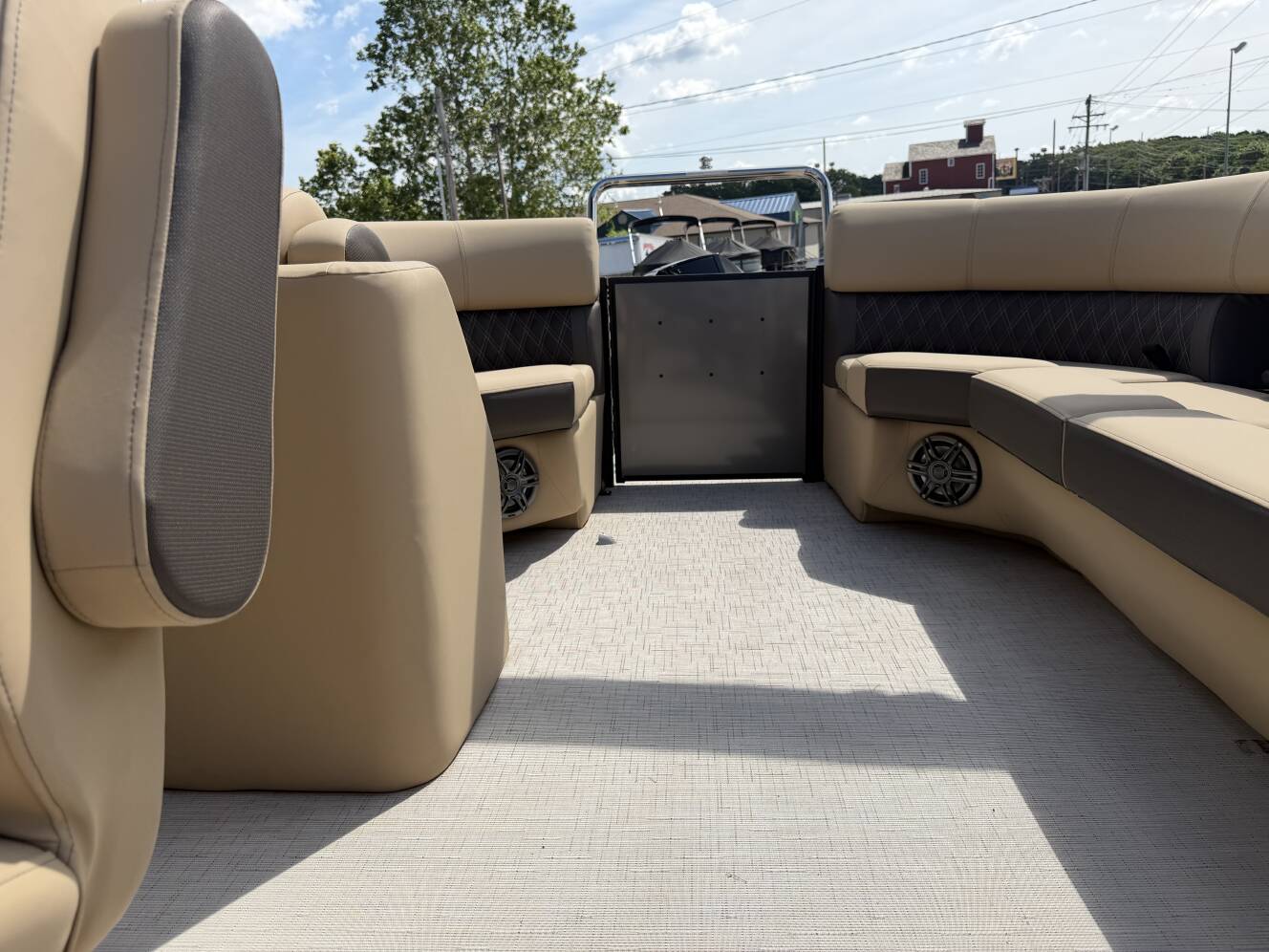 A photo of this 2025 Harris 230 Sunliner