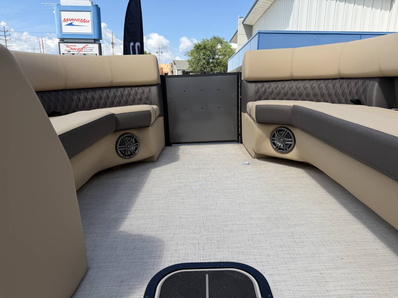 A photo of this 2025 Harris 230 Sunliner