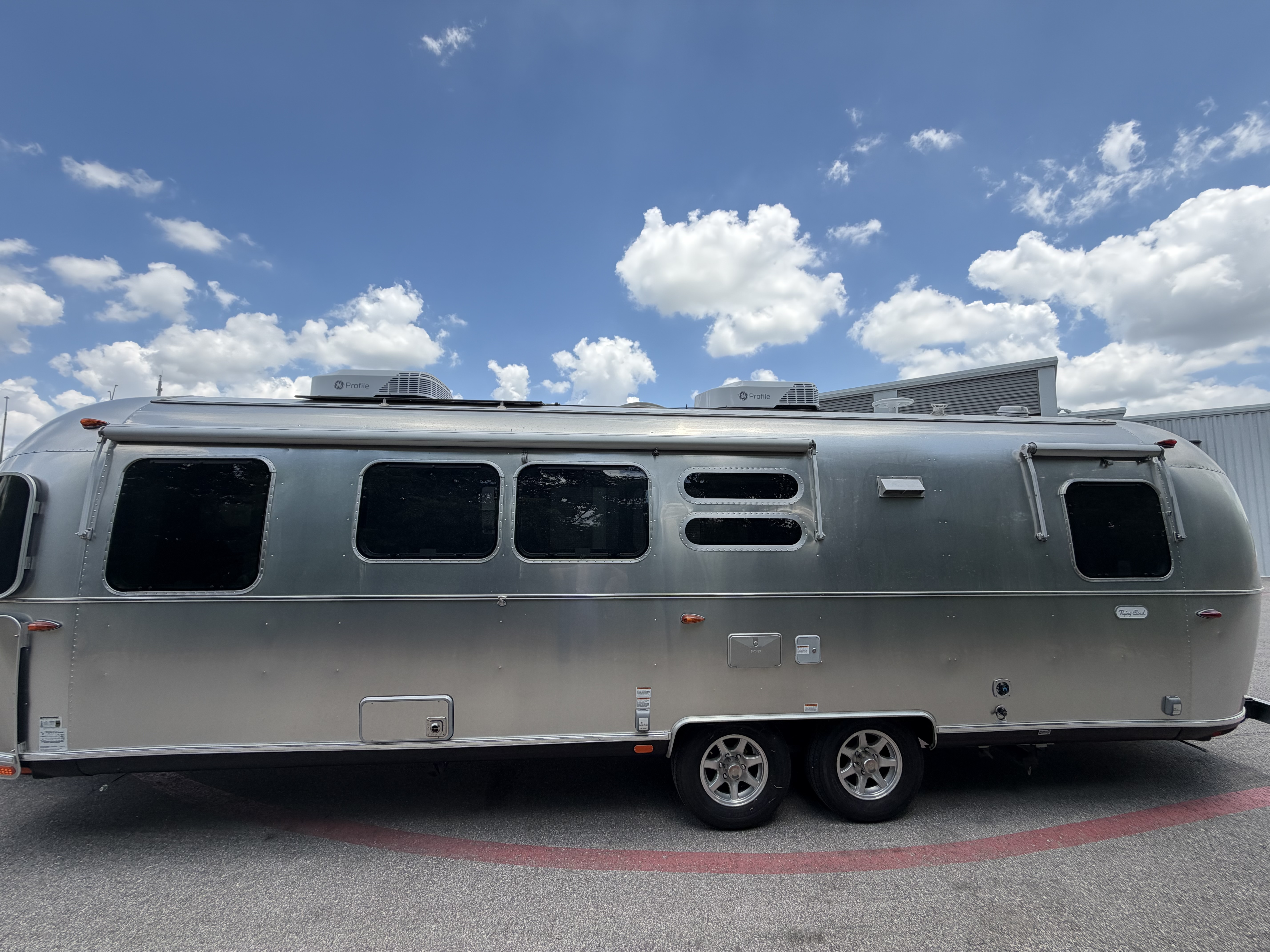 2025 Airstream FLYING CLOUD 30FBQ BUNK in san antonio TX