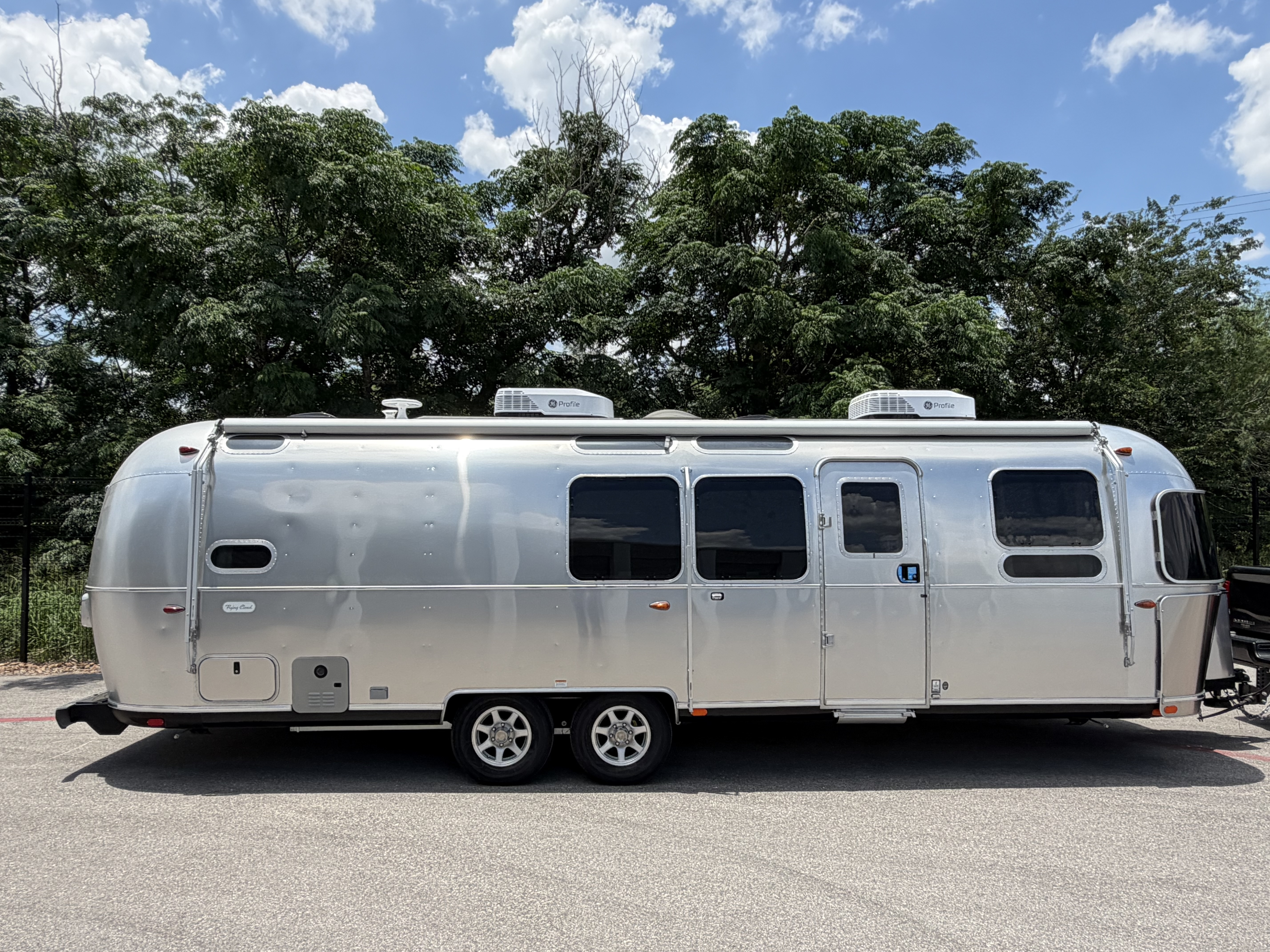 2025 Airstream FLYING CLOUD 30FBQ BUNK RV