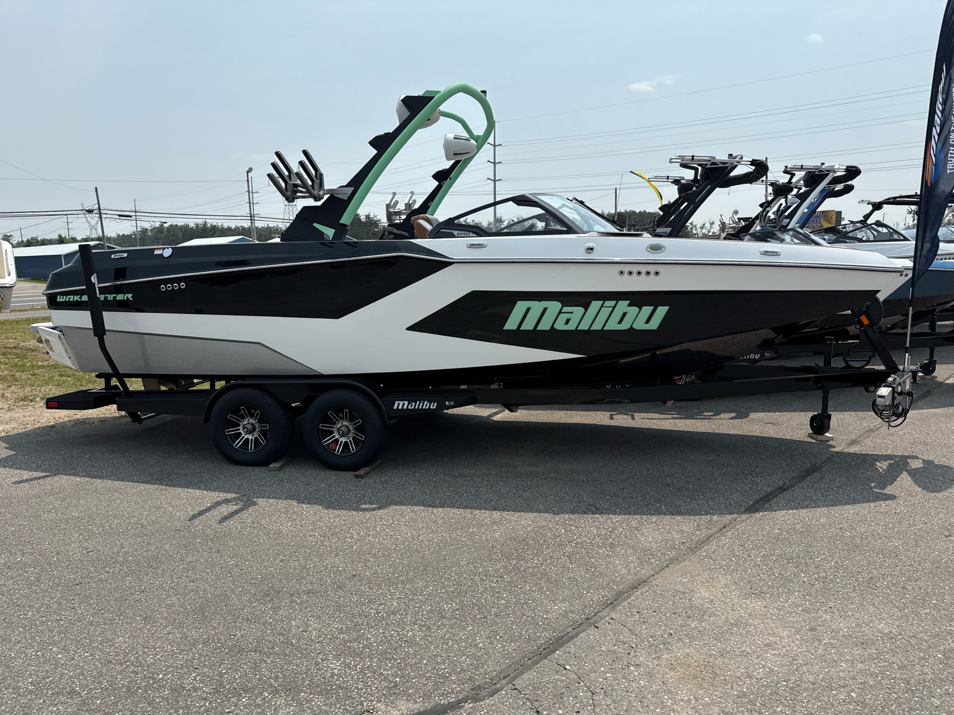 2025 Malibu 24 MXZ in