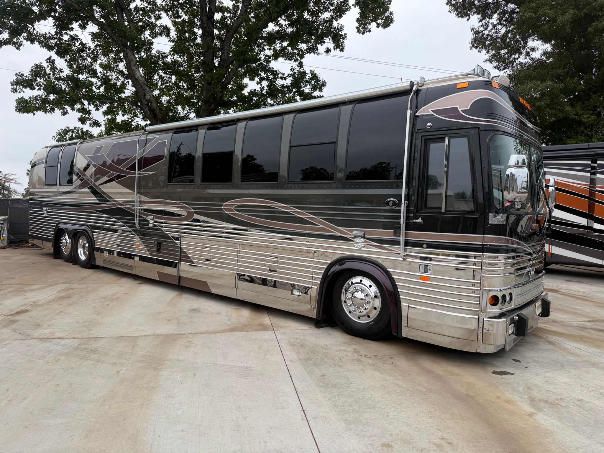 2000 Prevost Featherlite XL in greenville SC