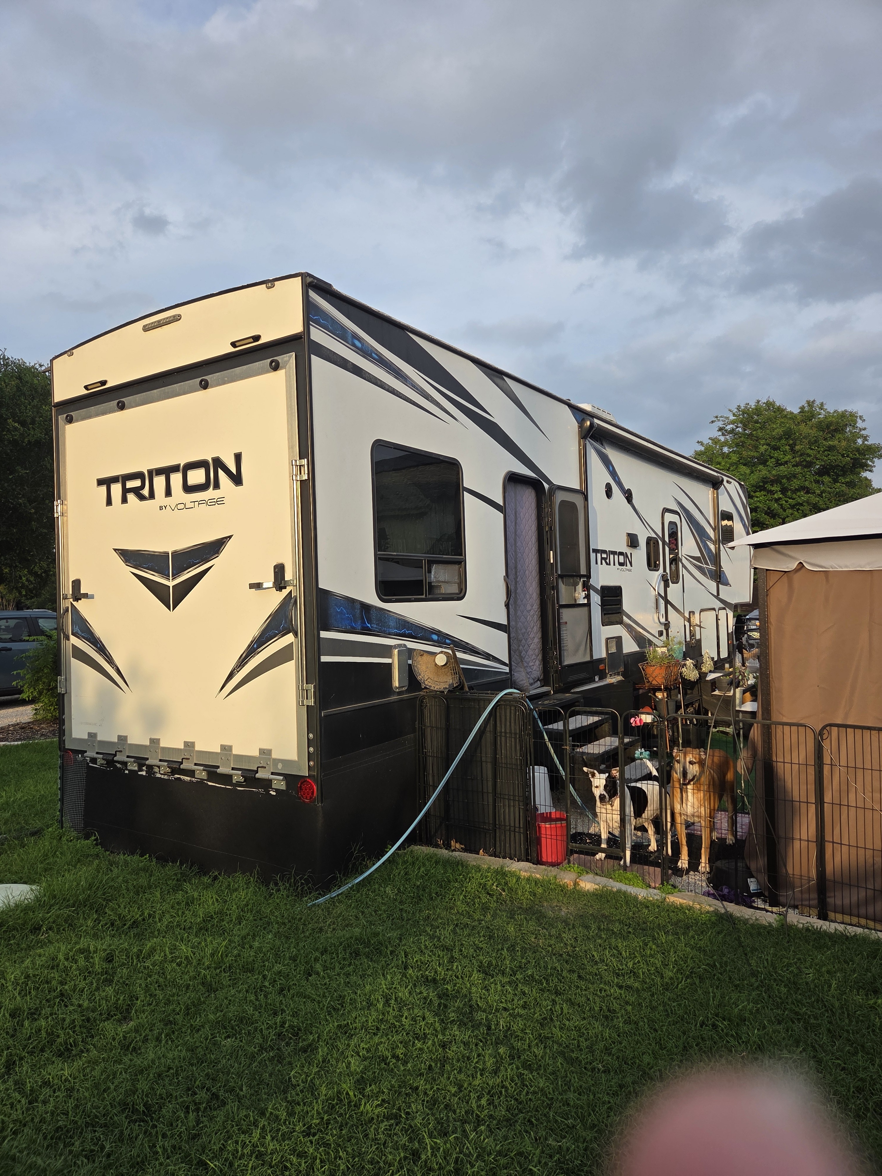 2018 Dutchmen TRITON 3451 in georgetown TX