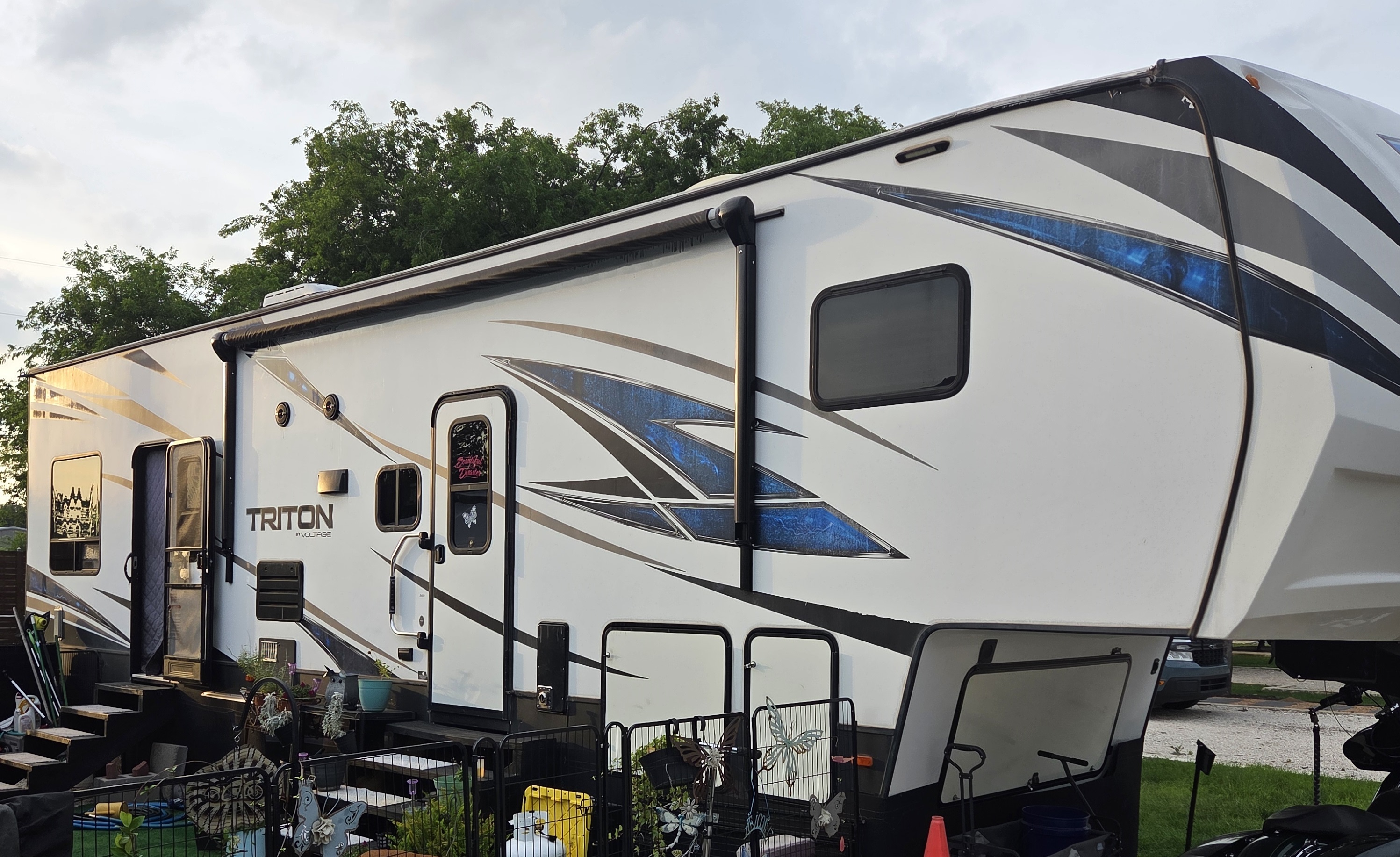 2018 Dutchmen TRITON 3451 in georgetown TX