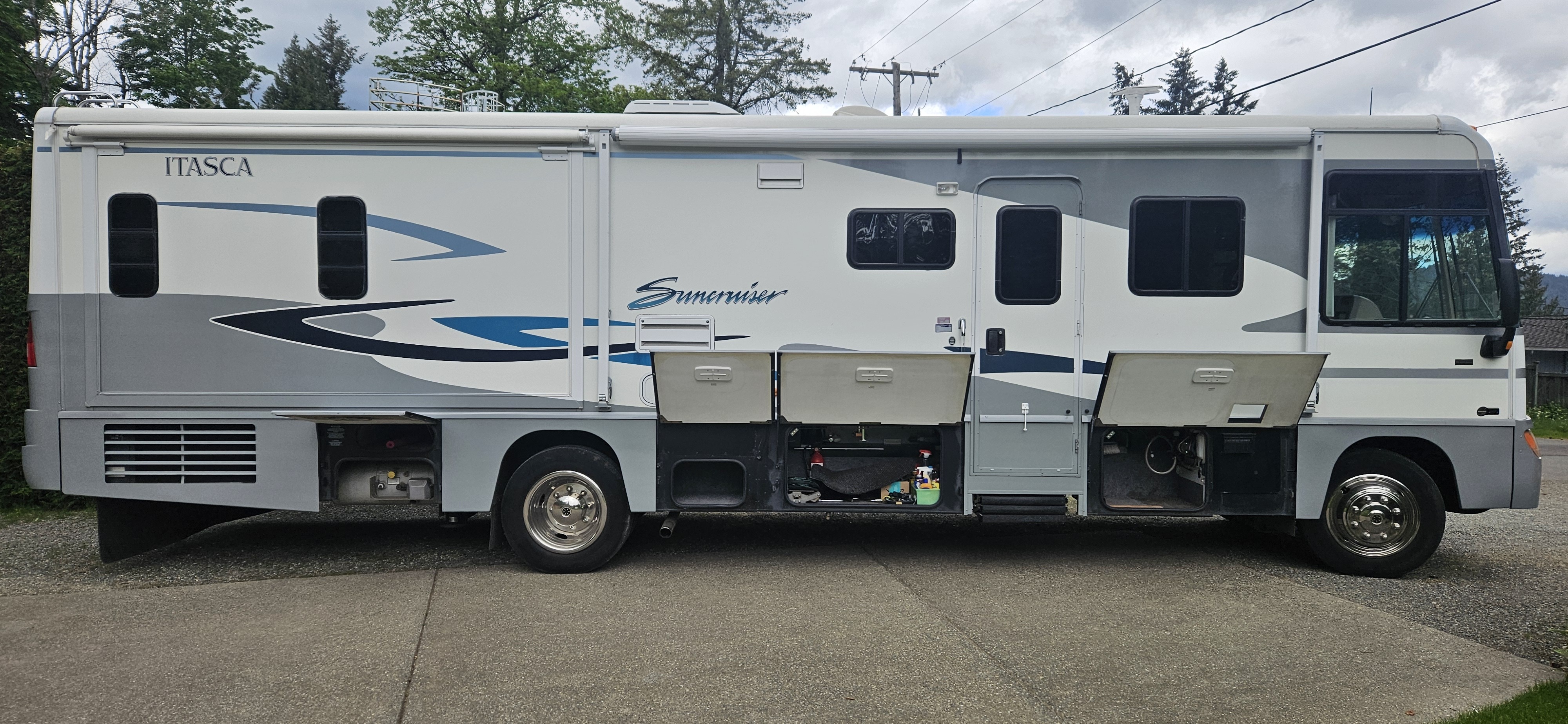 2004 Winnebago ITASCA SUNCRUISER 35U in renton WA