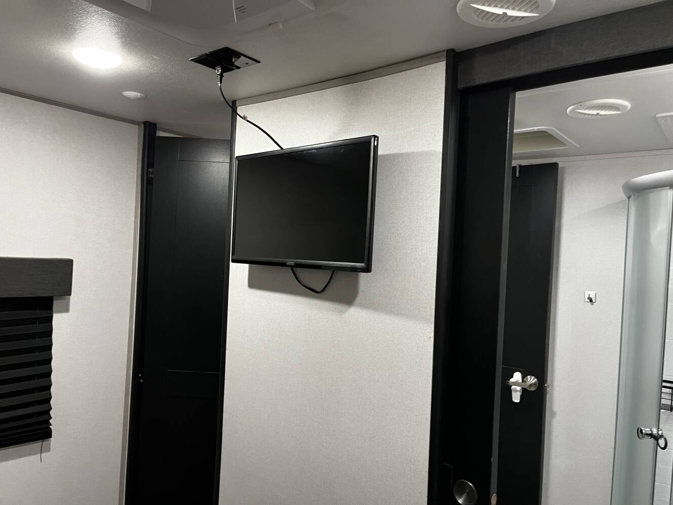 A photo of this 2021 Prime Time LACROSSE LUXURY LITE 3370MB