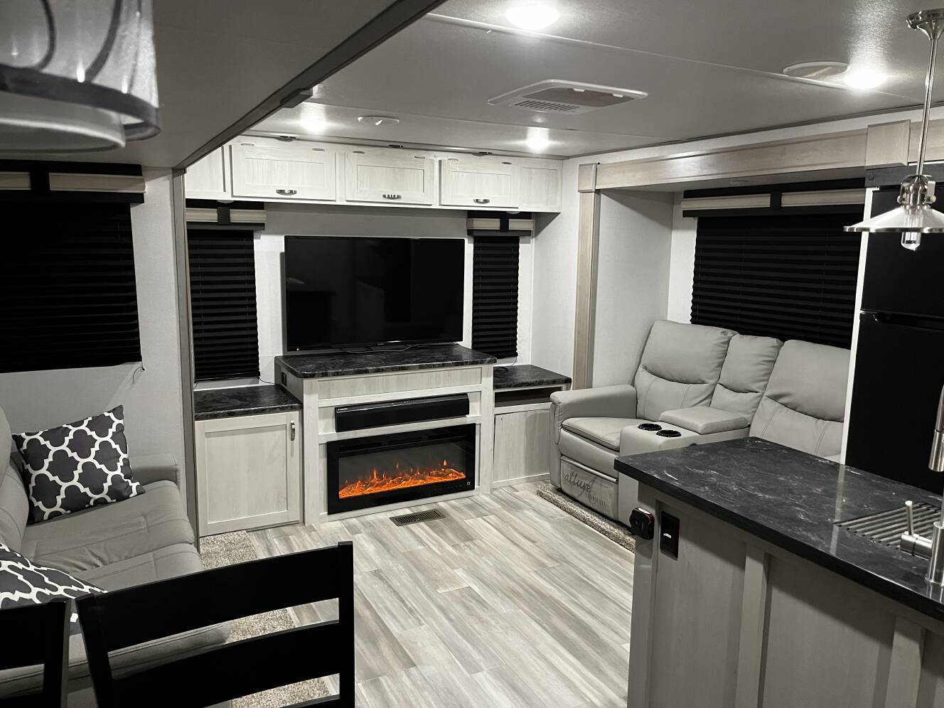 A photo of this 2021 Prime Time LACROSSE LUXURY LITE 3370MB