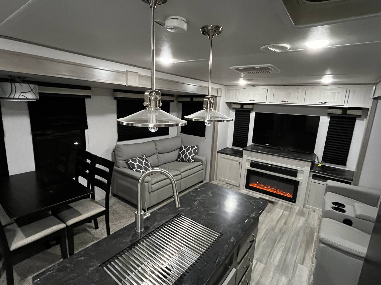 A photo of this 2021 Prime Time LACROSSE LUXURY LITE 3370MB
