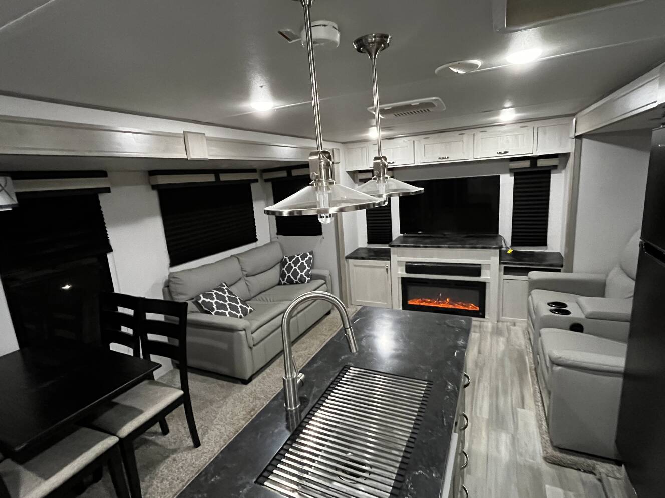 A photo of this 2021 Prime Time LACROSSE LUXURY LITE 3370MB