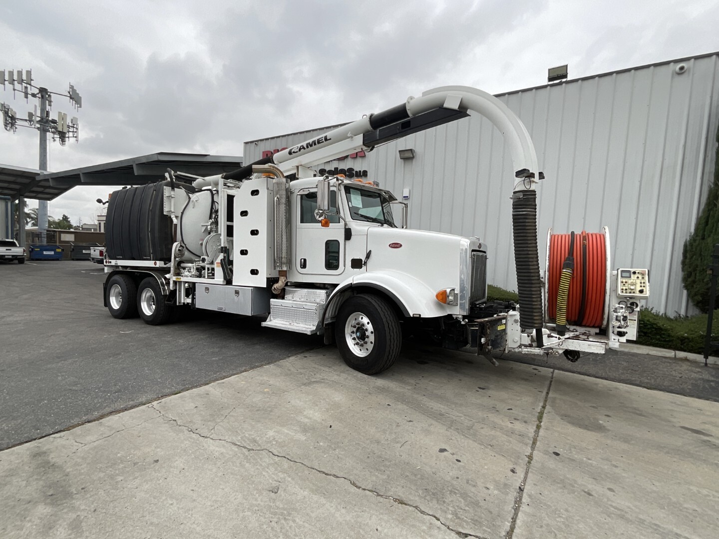 2011 PETERBILT 365 in Fontana, CA