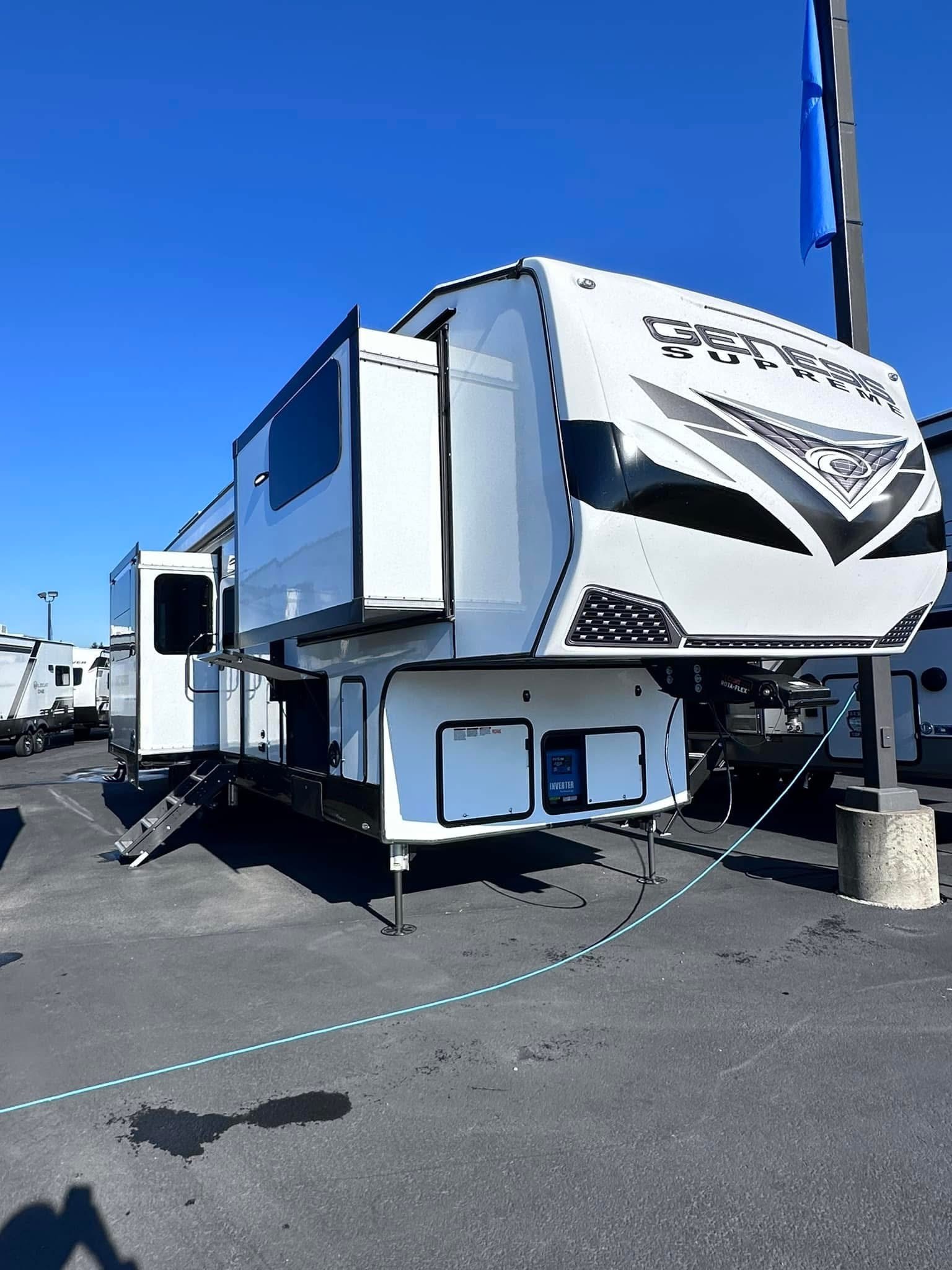 2025 Genesis Supreme Rv OTHER RV