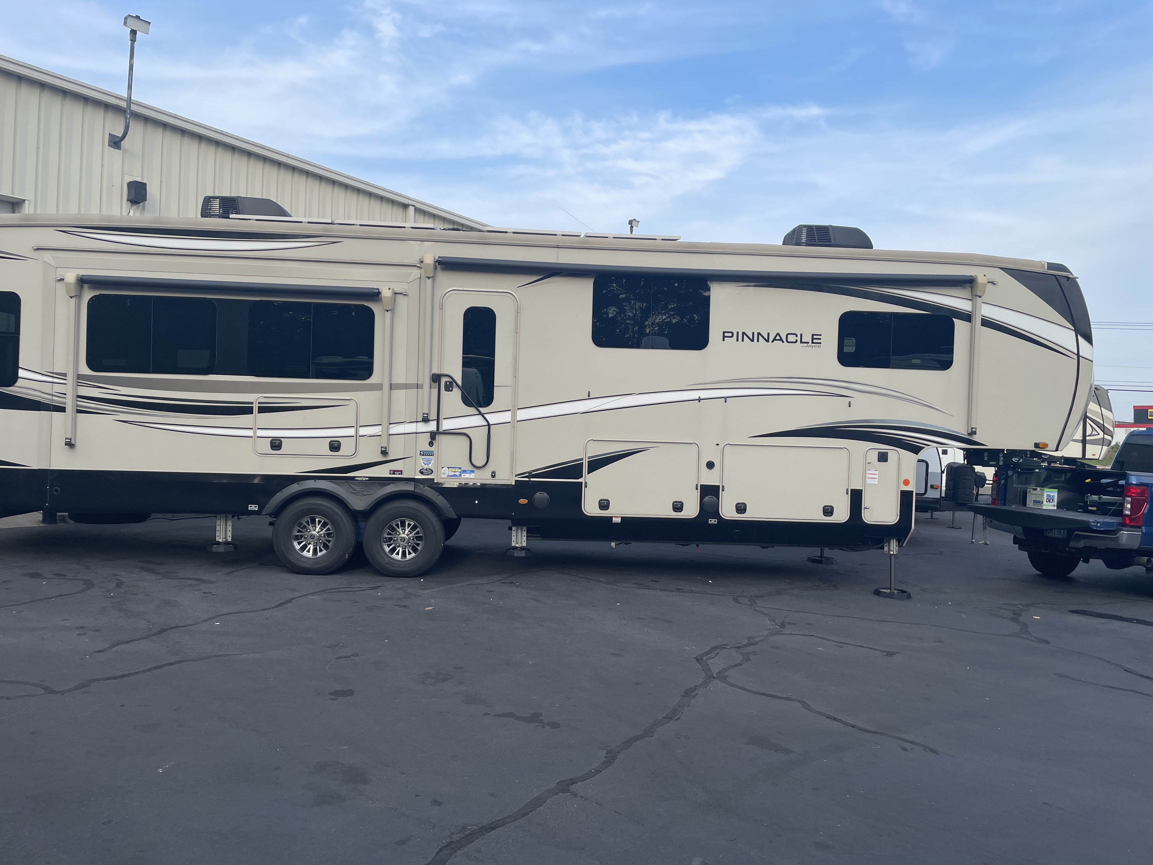 2022 Jayco PINNACLE 37MDQS in southwest harbor ME