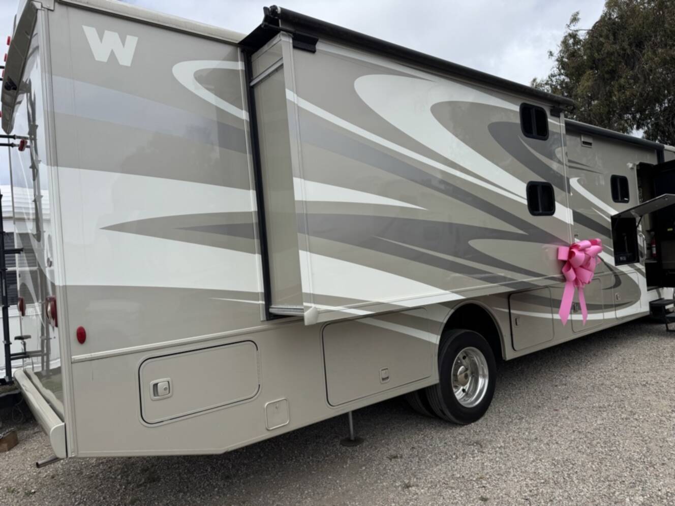 A photo of this 2014 Winnebago VISTA 35B