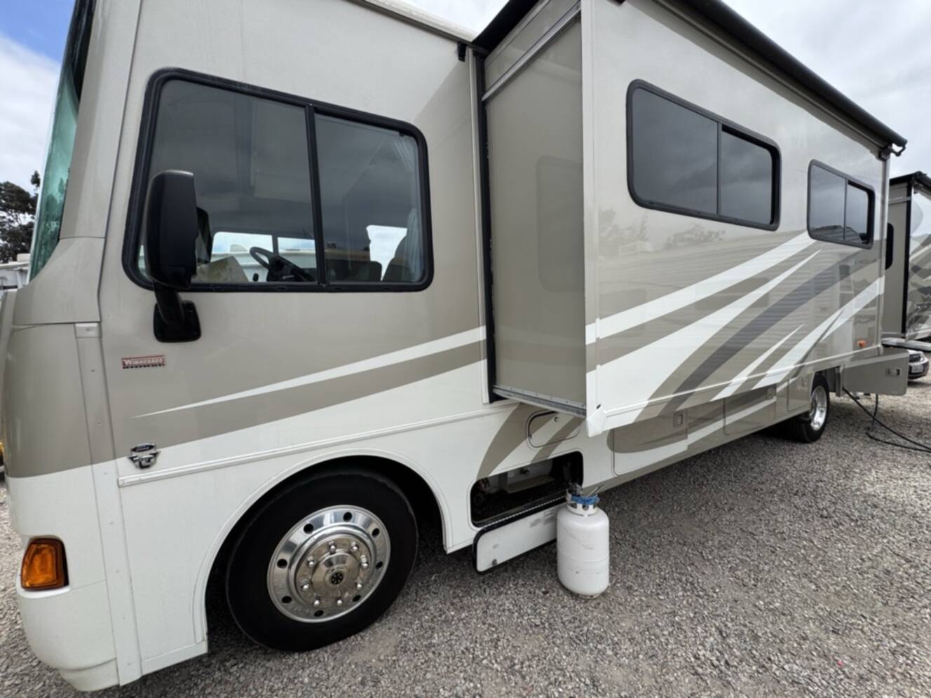 A photo of this 2014 Winnebago VISTA 35B