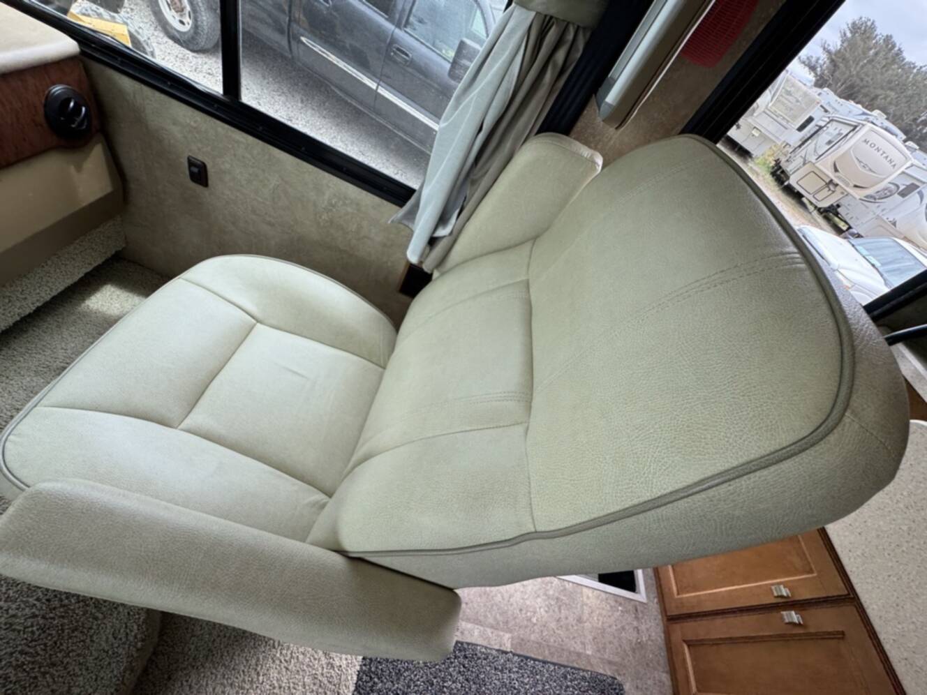 A photo of this 2014 Winnebago VISTA 35B