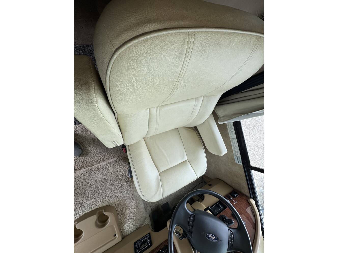 A photo of this 2014 Winnebago VISTA 35B