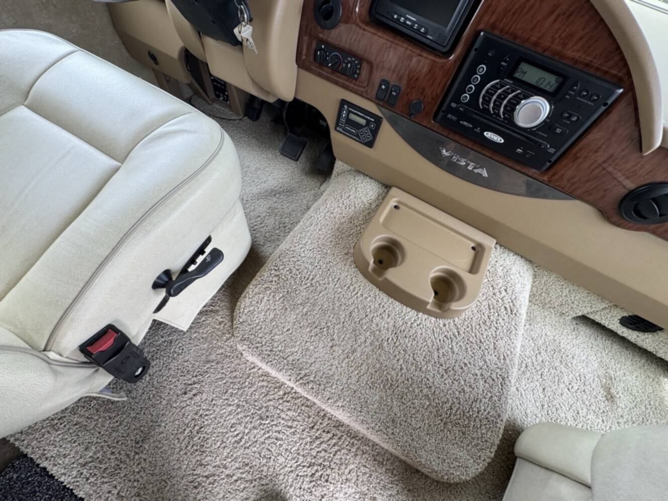A photo of this 2014 Winnebago VISTA 35B