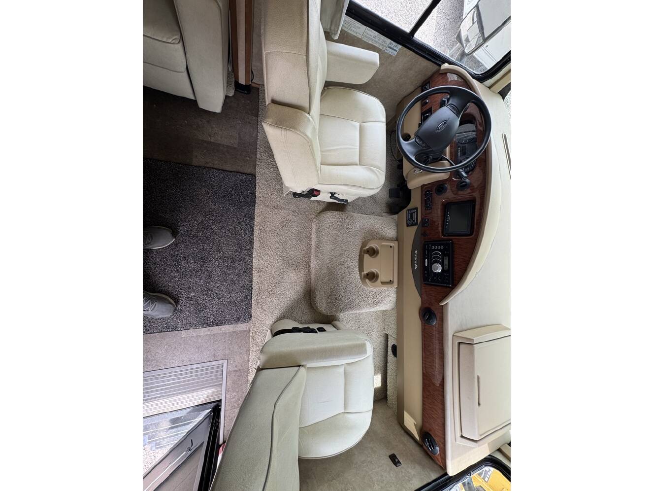 A photo of this 2014 Winnebago VISTA 35B