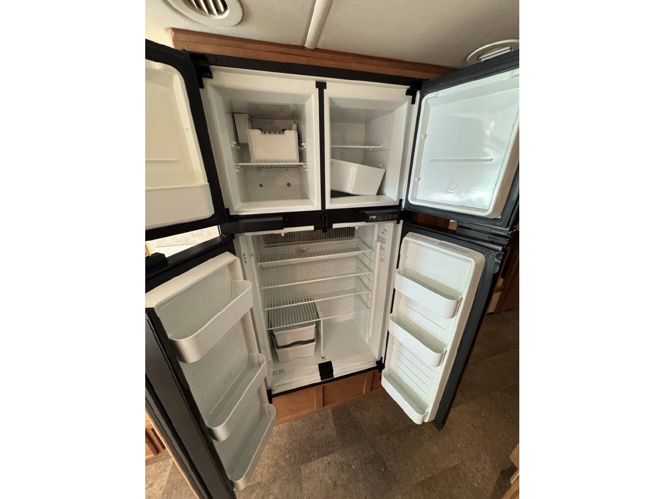 A photo of this 2014 Winnebago VISTA 35B