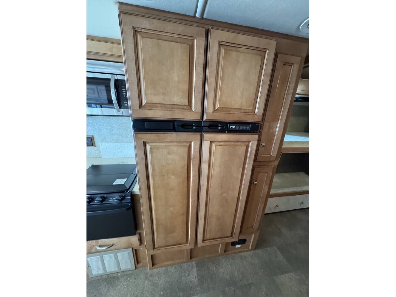 A photo of this 2014 Winnebago VISTA 35B