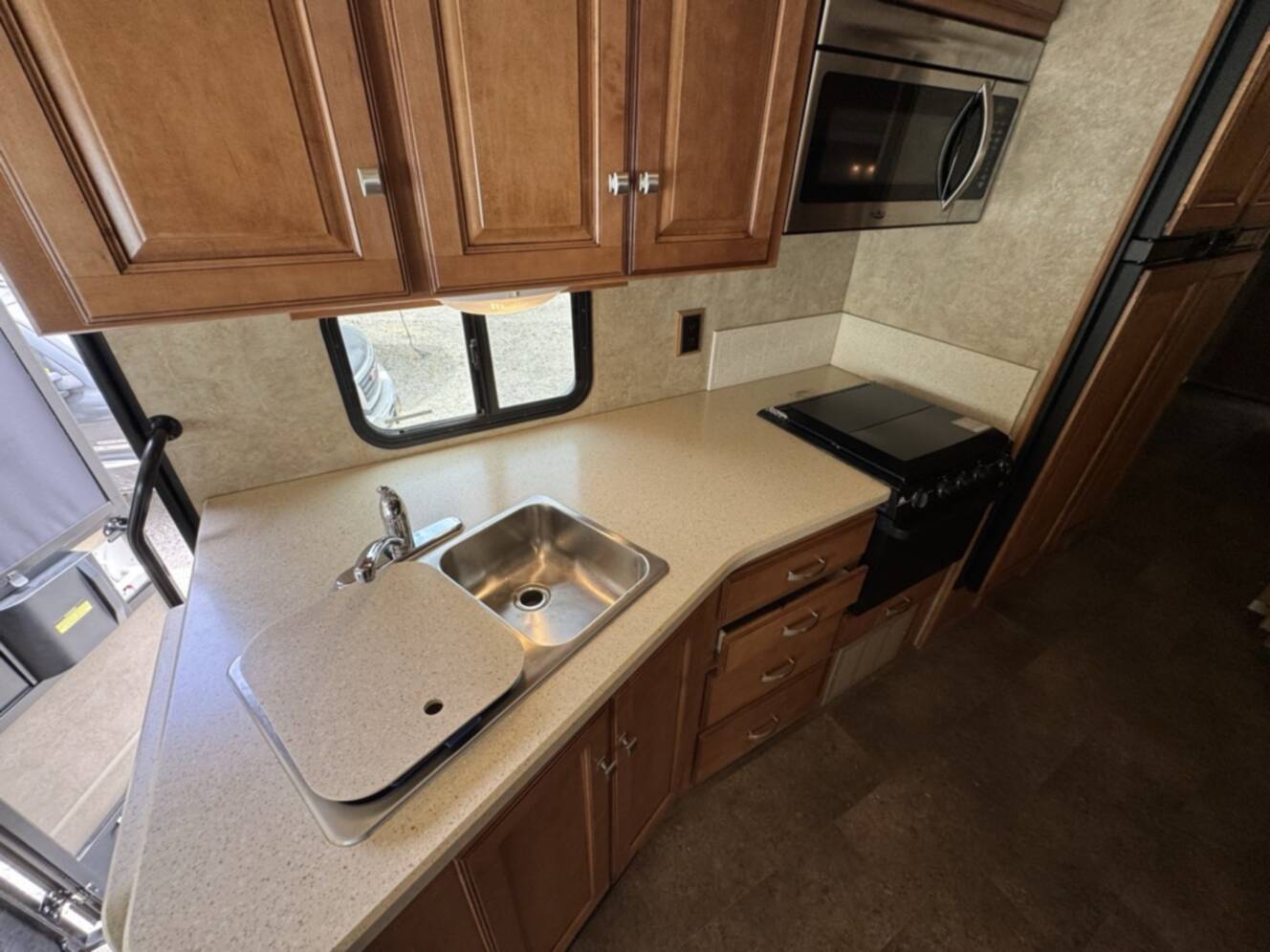 A photo of this 2014 Winnebago VISTA 35B