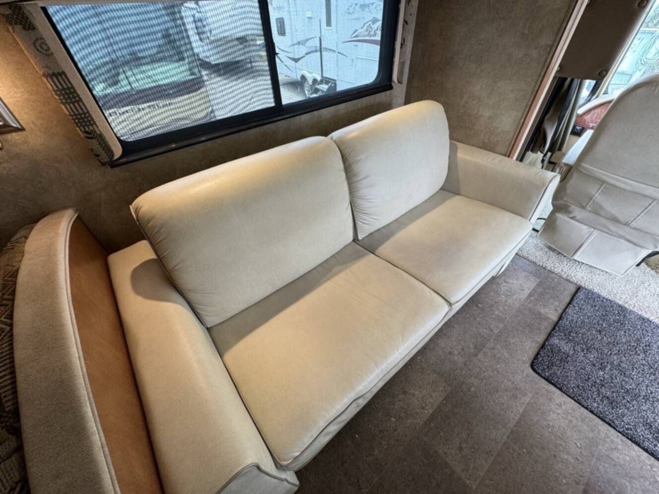 A photo of this 2014 Winnebago VISTA 35B