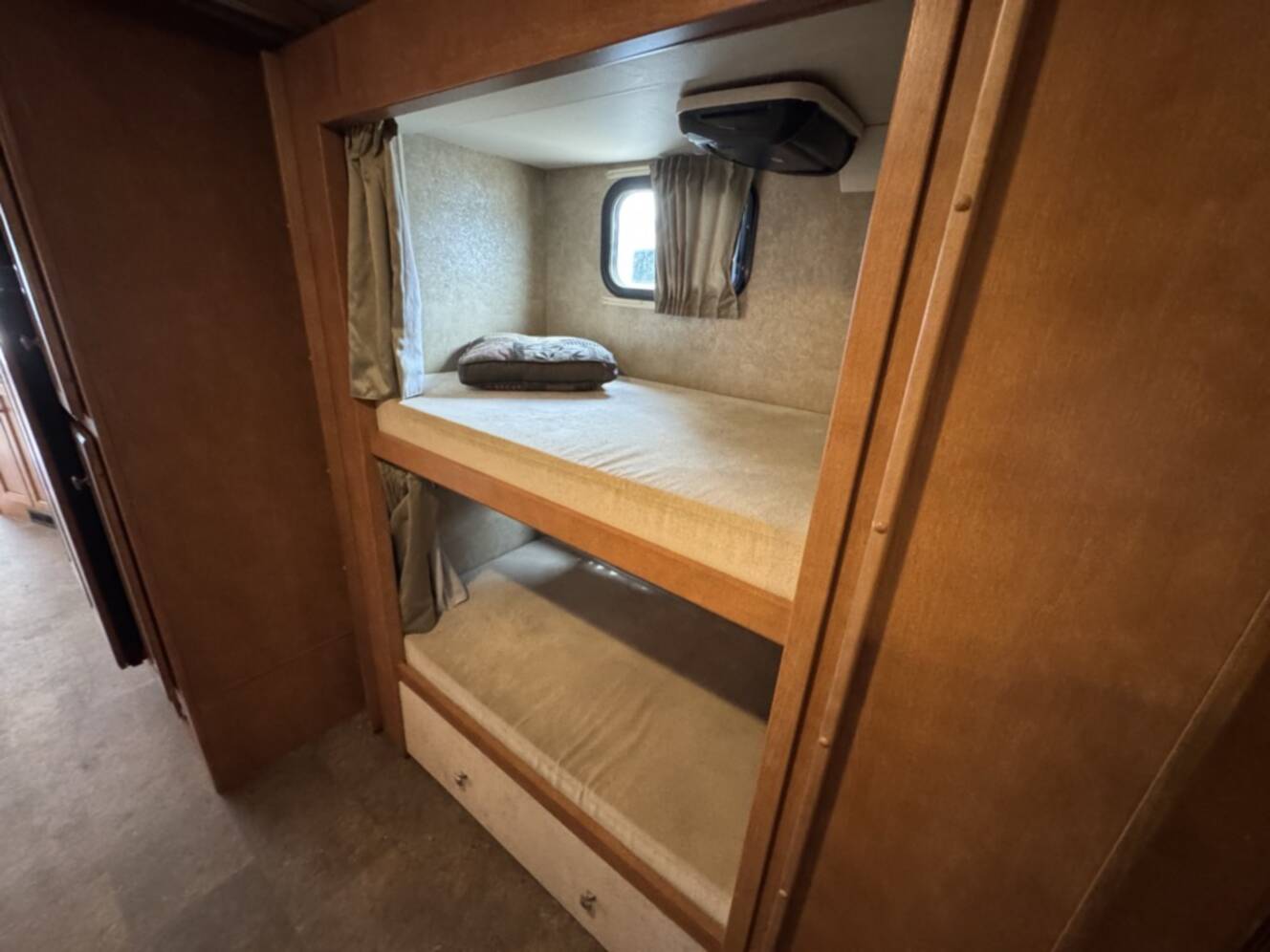 A photo of this 2014 Winnebago VISTA 35B