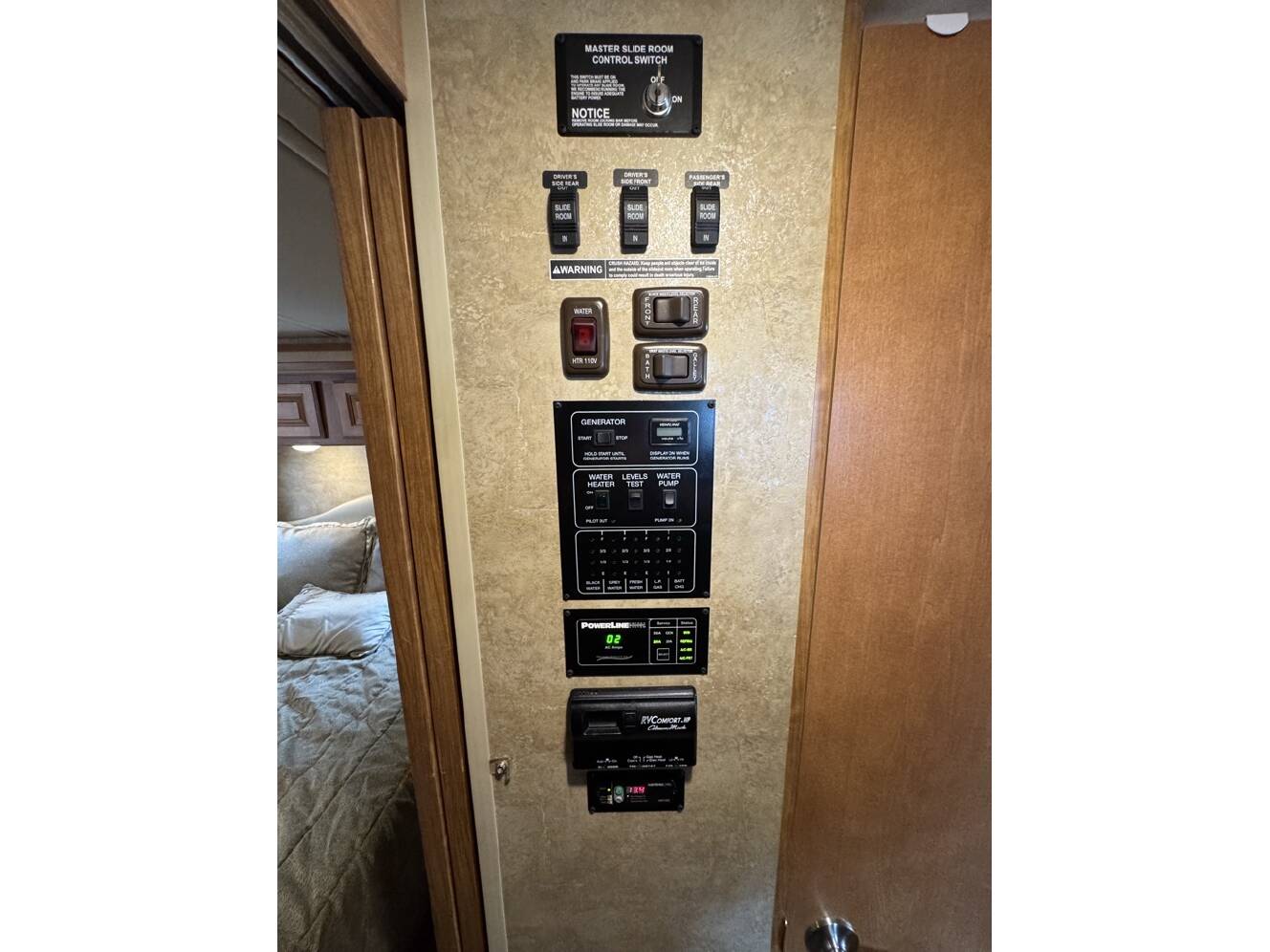 A photo of this 2014 Winnebago VISTA 35B