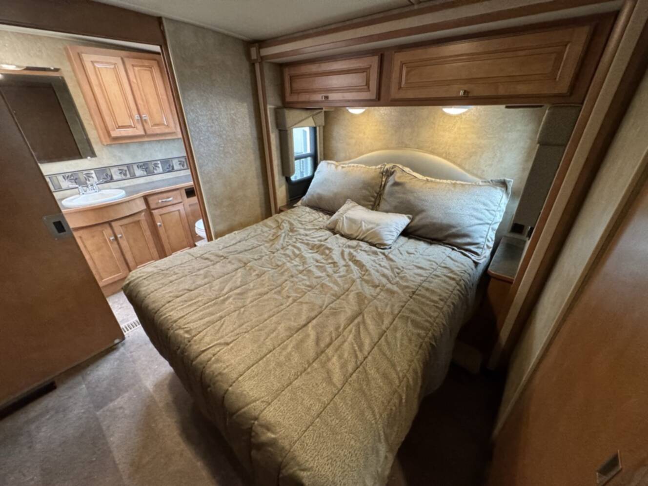 A photo of this 2014 Winnebago VISTA 35B