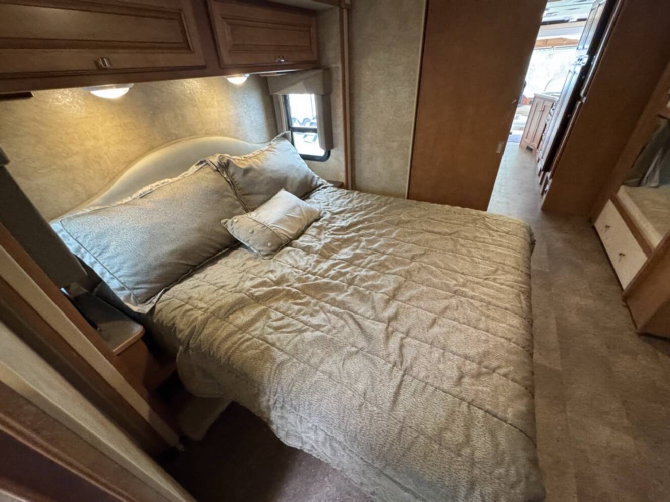 A photo of this 2014 Winnebago VISTA 35B