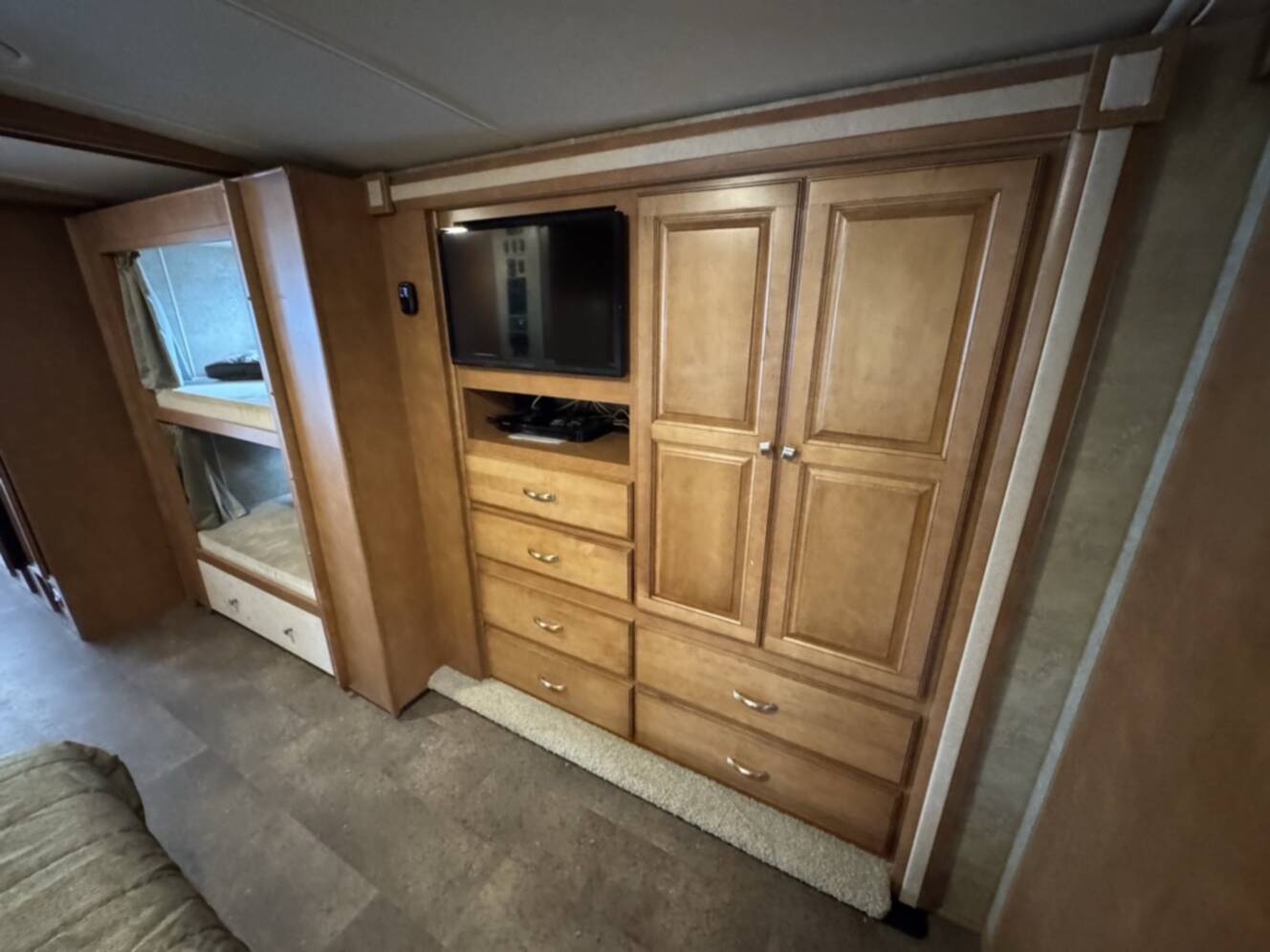 A photo of this 2014 Winnebago VISTA 35B
