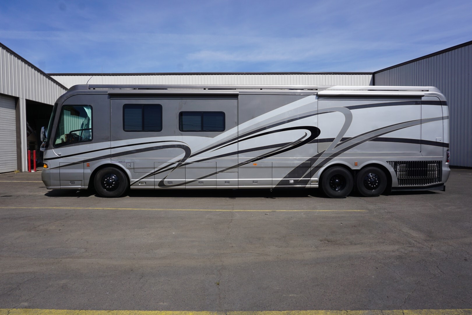 2005 Country Coach MAGNA Class A Diesel Motorhome - Diesel Pusher RV