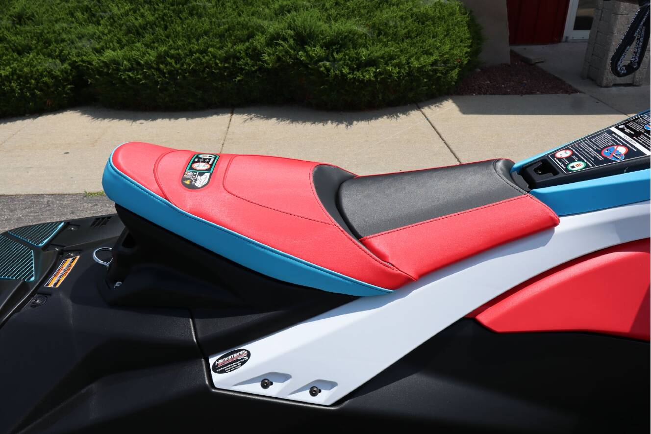 A photo of this 2025 Yamaha JetBlaster DLX 2-Up