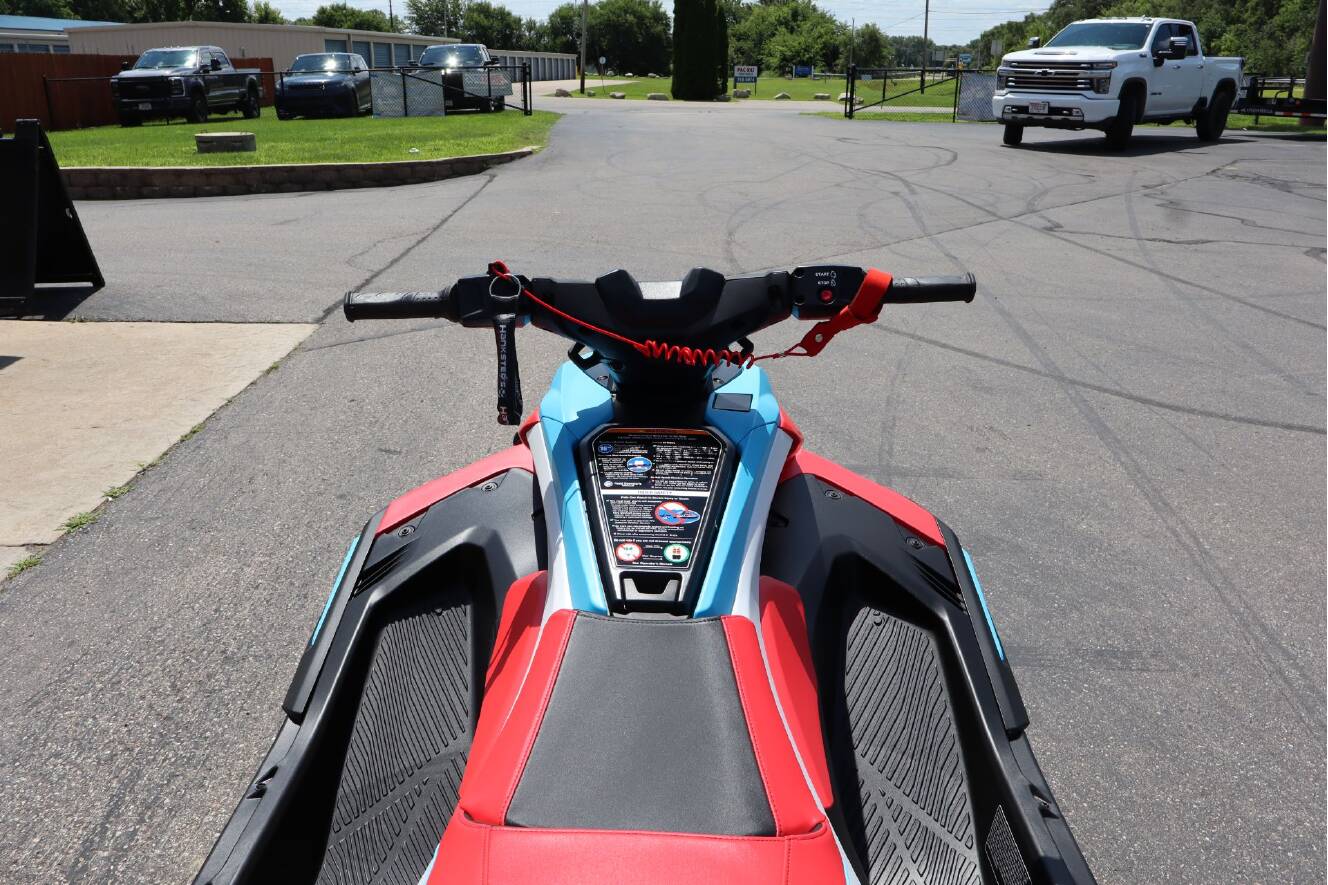 A photo of this 2025 Yamaha JetBlaster DLX 2-Up