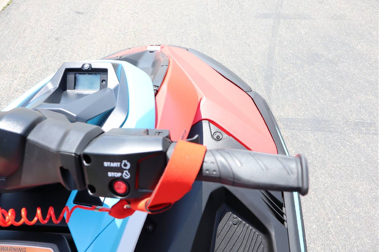 A photo of this 2025 Yamaha JetBlaster DLX 2-Up