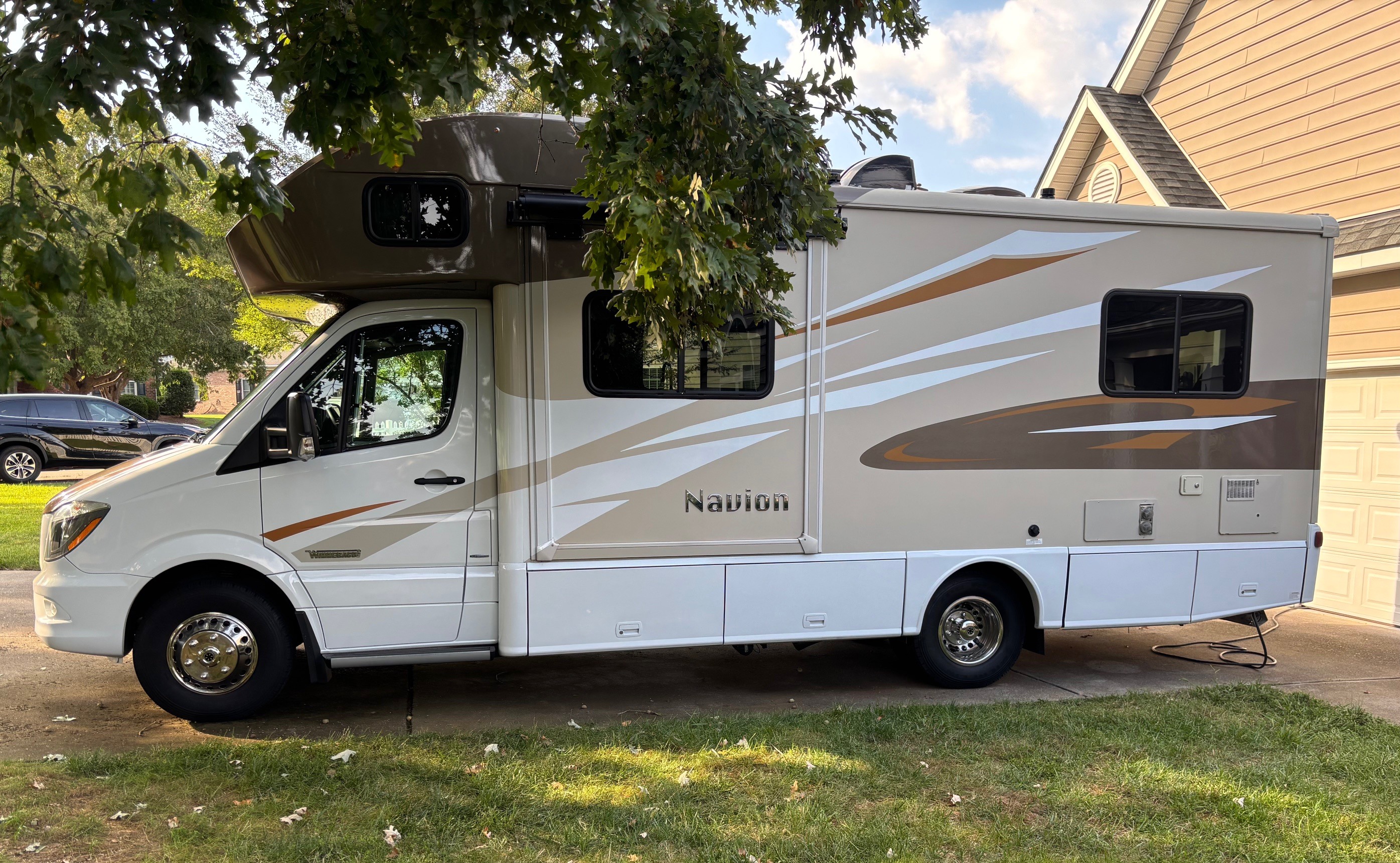 2016 Winnebago NAVION 24V RV