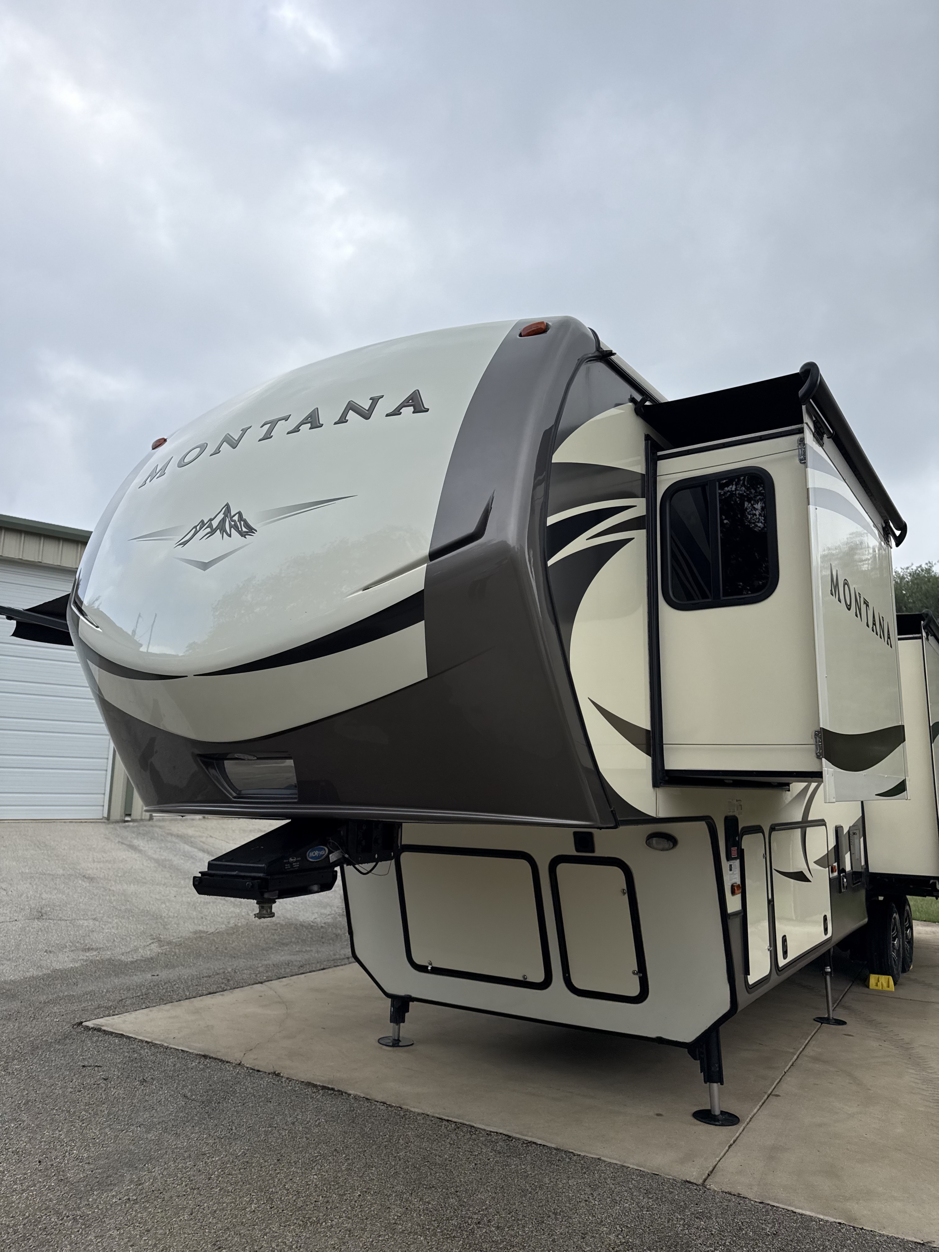 2016 Keystone MONTANA 3611RL RV