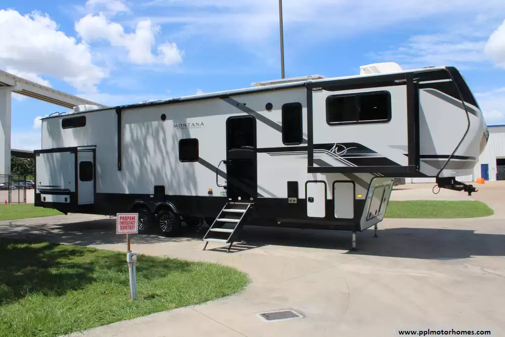 2025 Keystone Montana High Country 377FL in houston TX