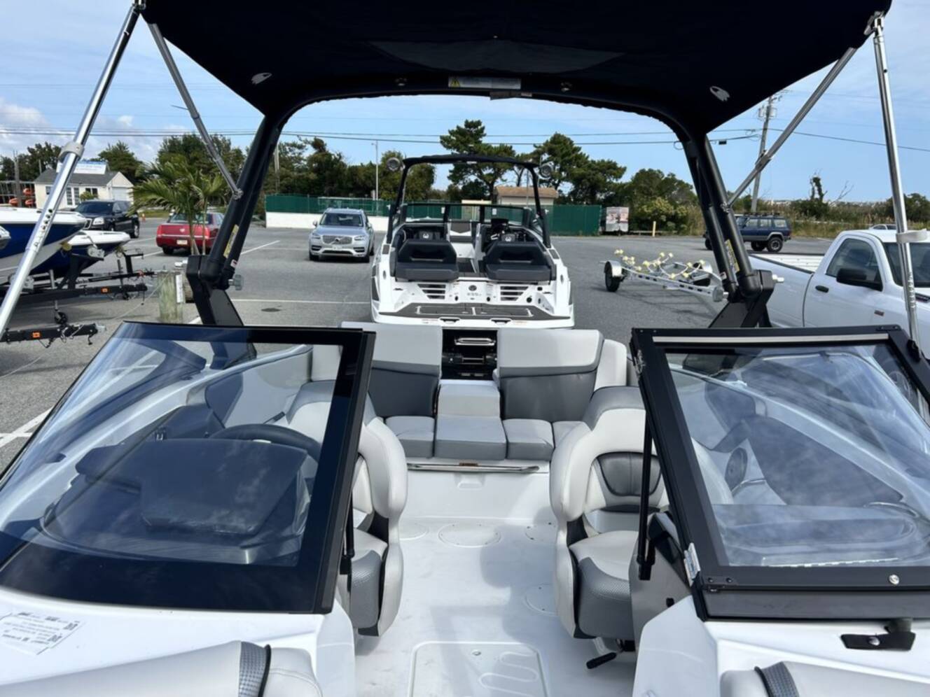 A photo of this 2025 Scarab 195 SE