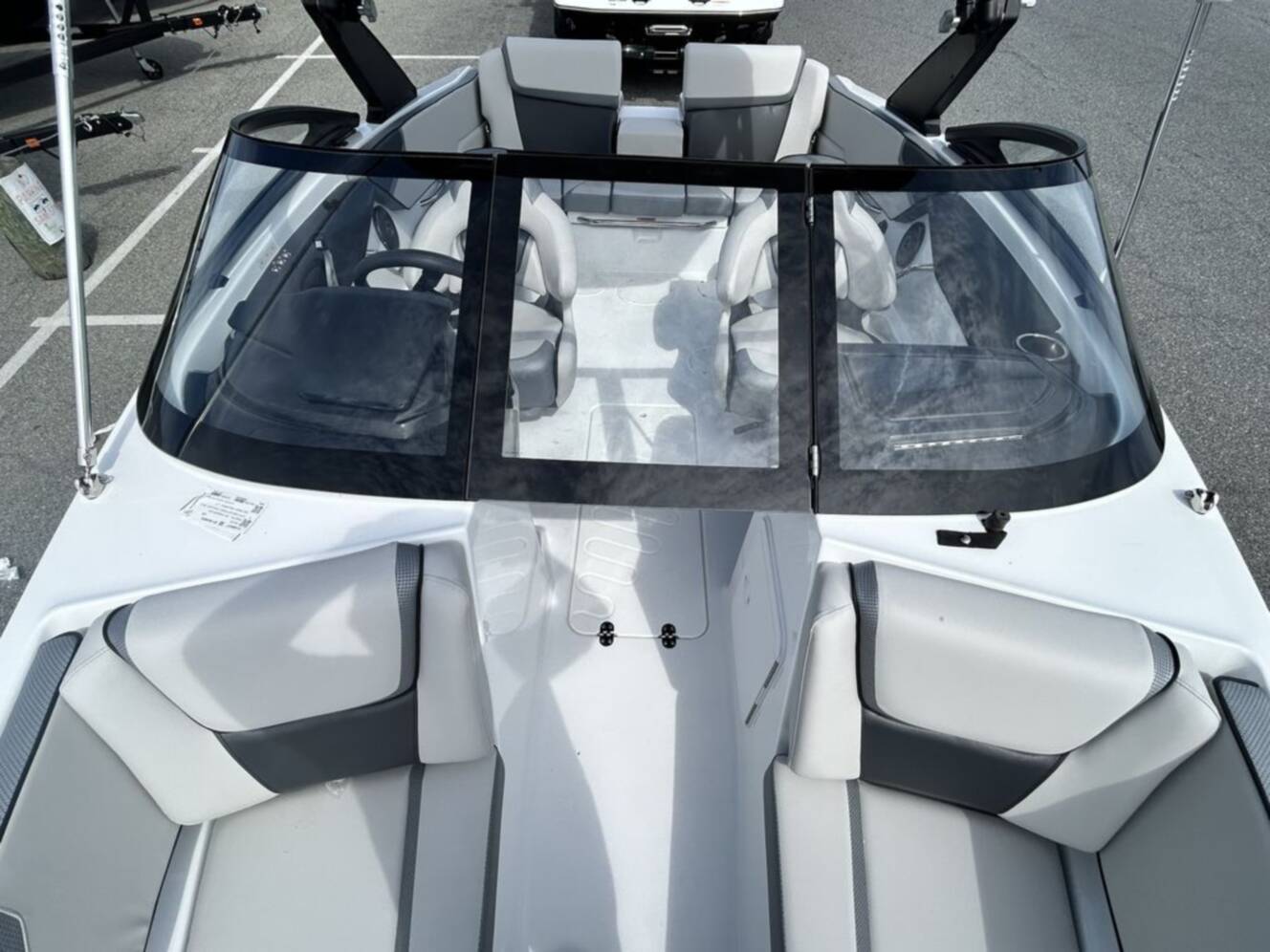 A photo of this 2025 Scarab 195 SE