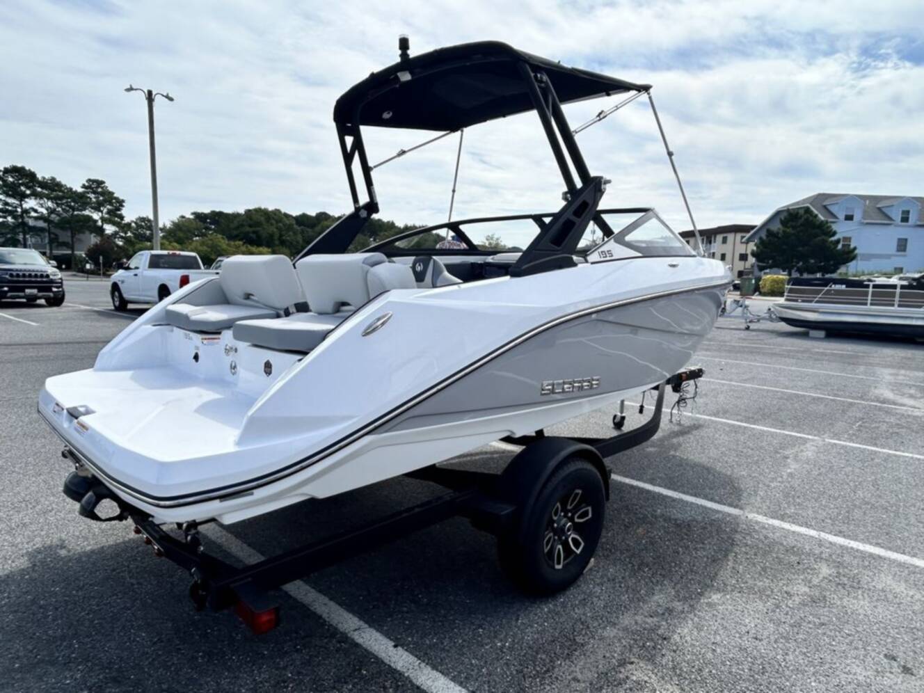 A photo of this 2025 Scarab 195 SE